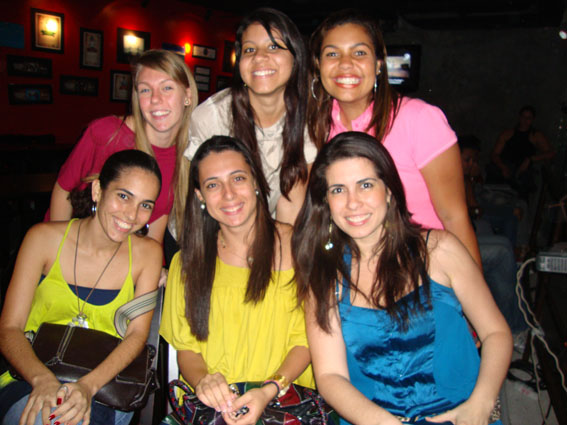 De cima para baixo: Doneica Bonatti, as antigas colegas de Marcativa, Daniele Alcântara e Tamara Souza, Cris Costa, Lílian Garrido e Aline Brault